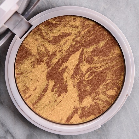 Fenty Beauty Pecan Swiller Toast'd Swirl Bronzer - Picture 2 of 6